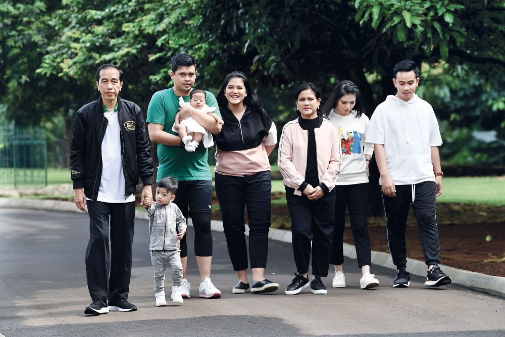 “印尼奥巴马”佐科曾是摇滚叛逆少年，小儿子交华裔女友拉人气