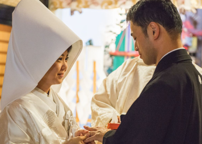 日本当地人为什么"披麻戴孝"结婚,难道学错了中国服饰