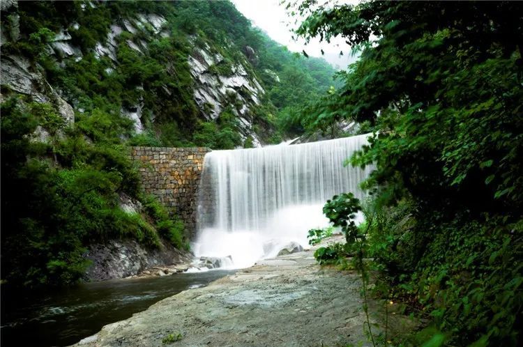 中餐后,游览【大别山风情谷景区】,这里有