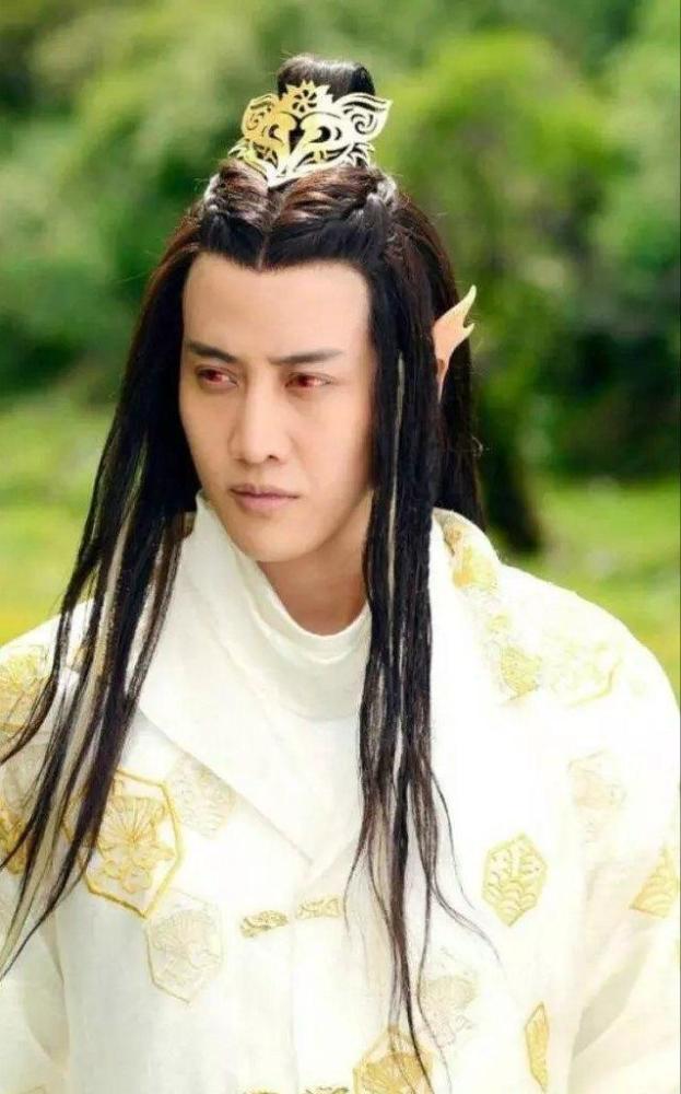 同样是男狐妖:罗云熙高冷,邓伦妖媚,千玺可爱,而他最像狐狸!
