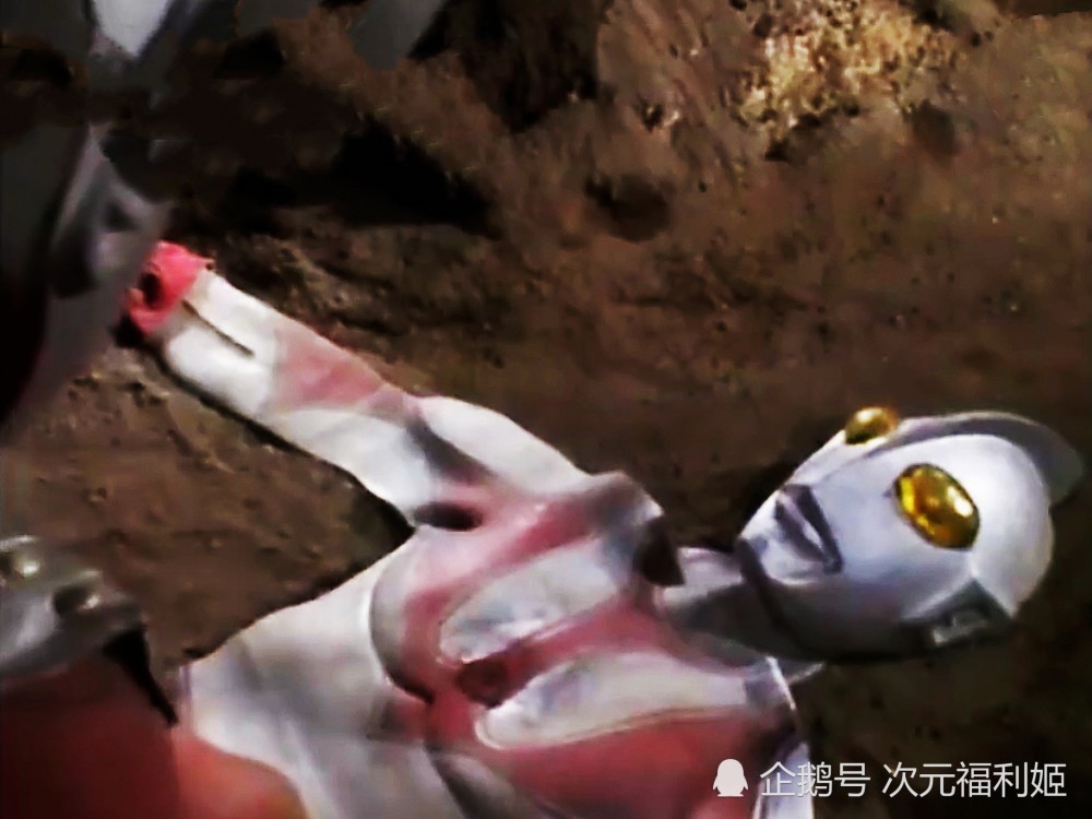 奥特曼牺牲都会变成啥?变石像我忍变黄金我忍,看到他