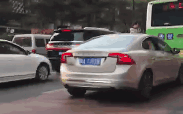 我们必须曝光 严肃批评这样的家长/大朋友看似拉风惬意实则充满危险