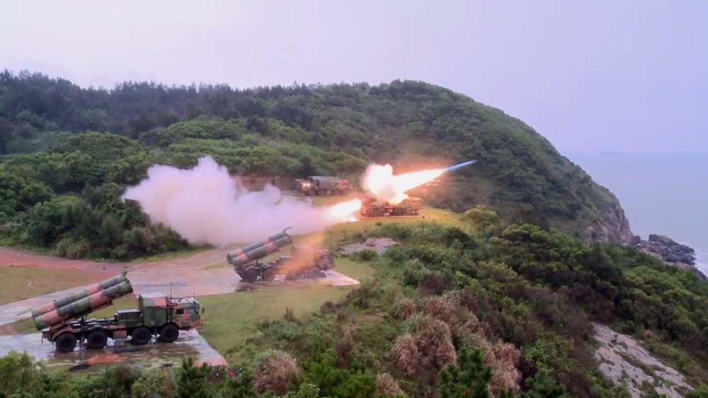 中国海军岸防部队 驻守在绵长海岸线上捍卫疆土的"不