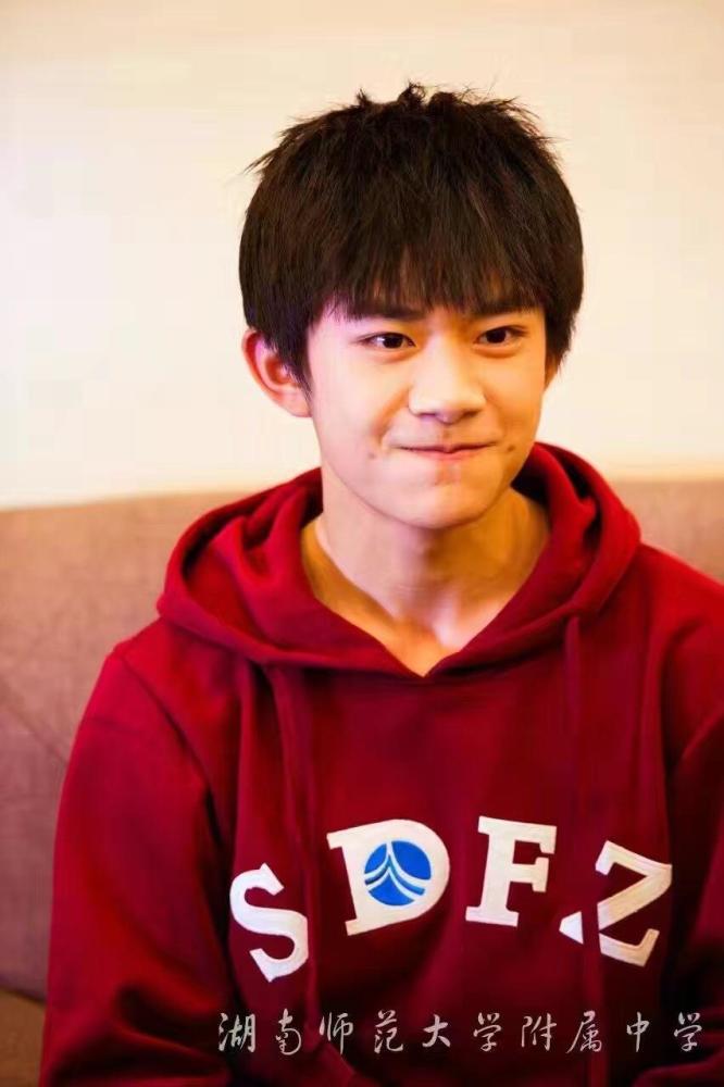 易烊千玺重回湖南师范中学,学校特地召开易烊千玺家长