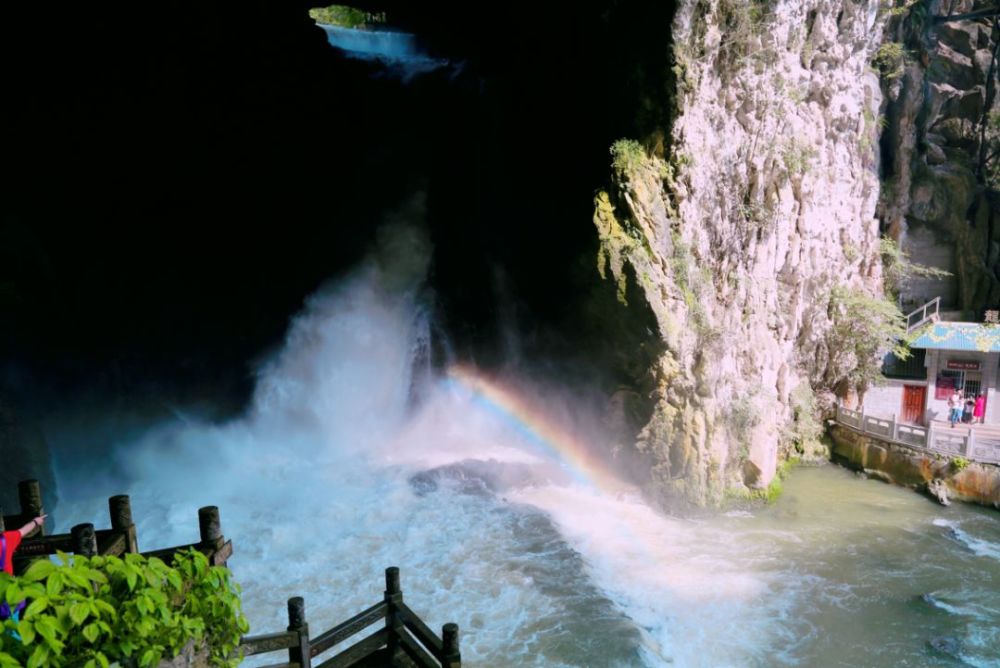 龙门飞瀑