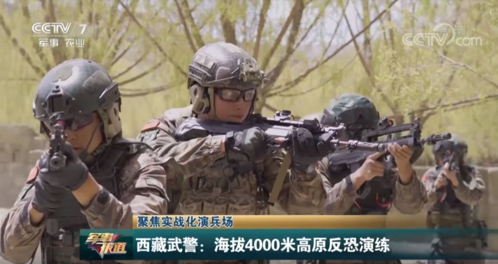 可能是今年最"骚"的武警特战装具和战斗技巧展示,令人