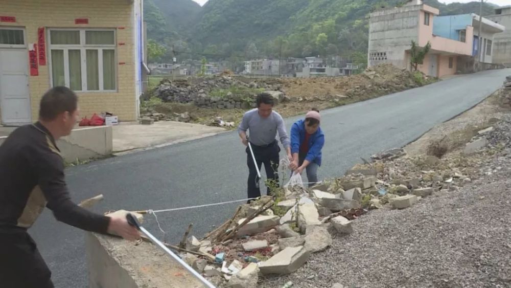 关岭花江镇下石村:村委带头示范 助力乡村振兴