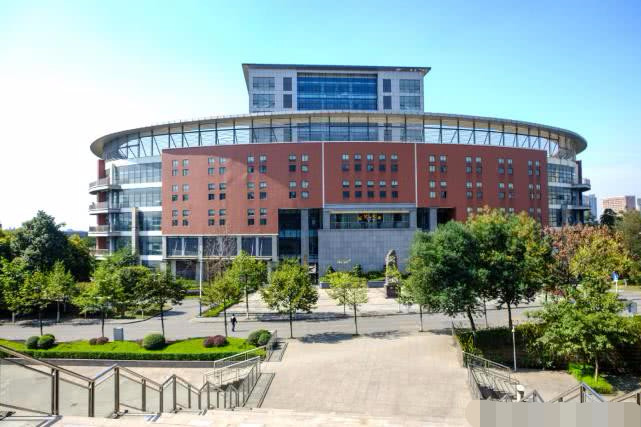 四川省双非高校之战,四川师范大学和西南民族大学,孰优孰劣?