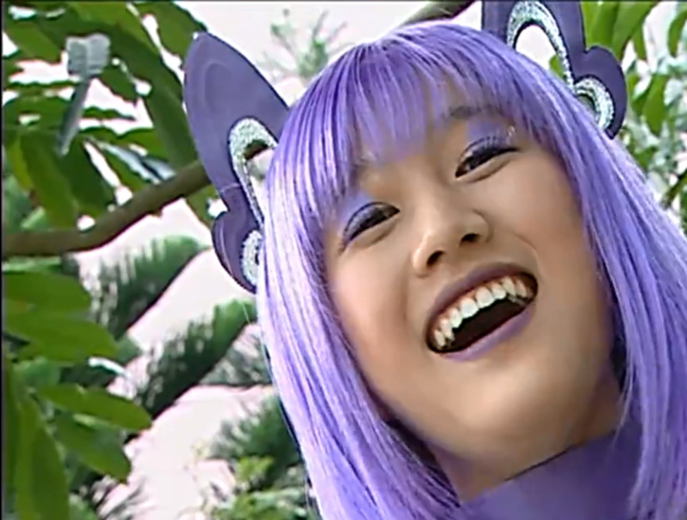 《巴啦啦小魔仙》为什么严莉莉不爱笑?因为她一笑,美琪美雪跪了