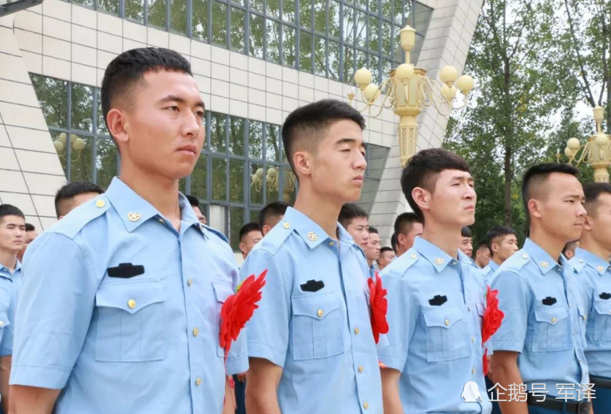 《真正男子汉》班长王威怎么卖起了衣服?看到品牌后,忍不住点赞