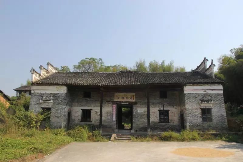 耒阳市上架乡古楼村4组,建于清光绪年间,座东南朝西北,砖木结构,屋高