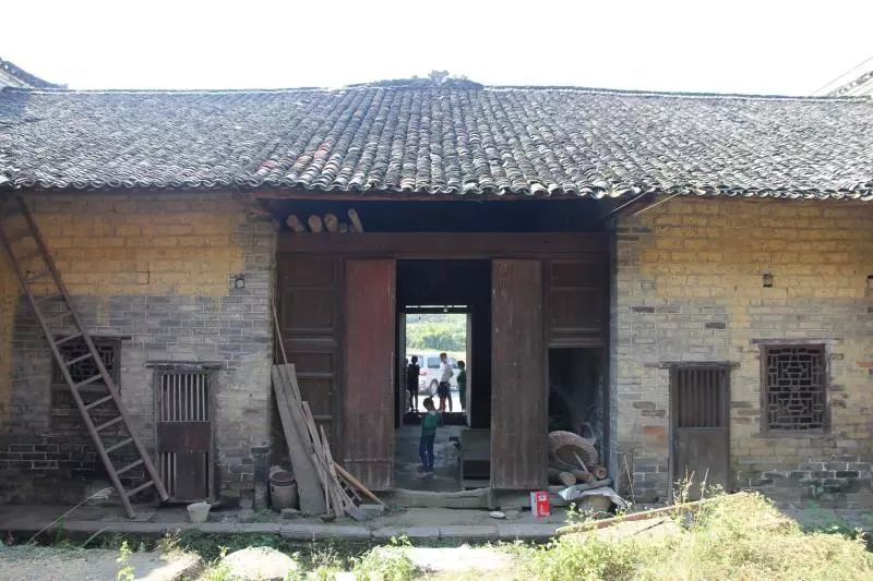 耒阳市上架乡古楼村4组,建于清光绪年间,座东南朝西北,砖木结构,屋高