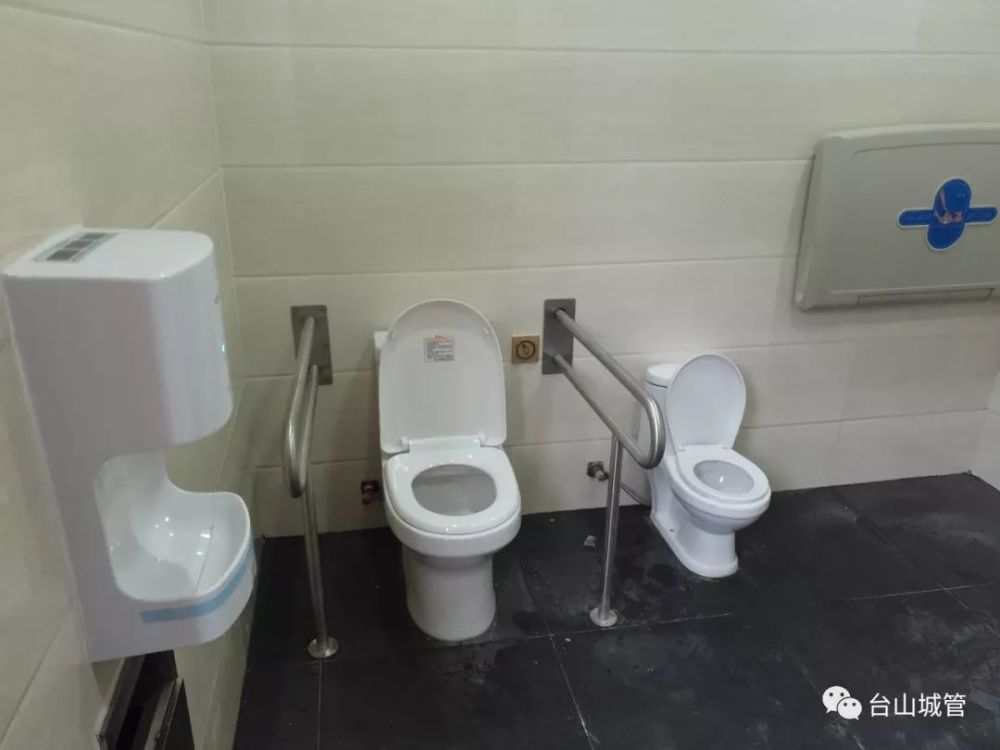 设置第三卫生间,方便母婴,老人和残疾人如厕.
