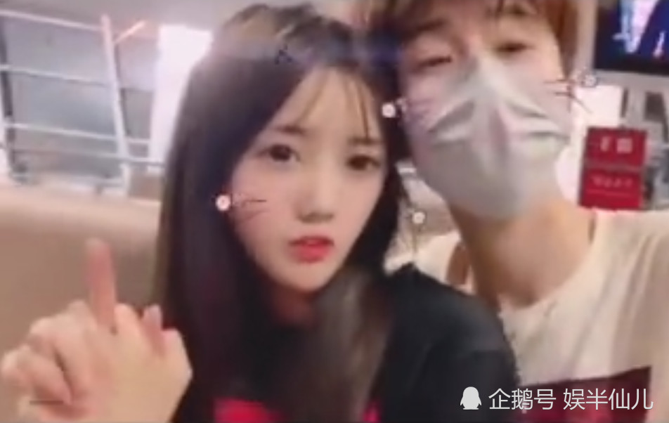 王乐乐套璐璐快手秀恩爱,十指紧扣太甜蜜,网友:模仿杨