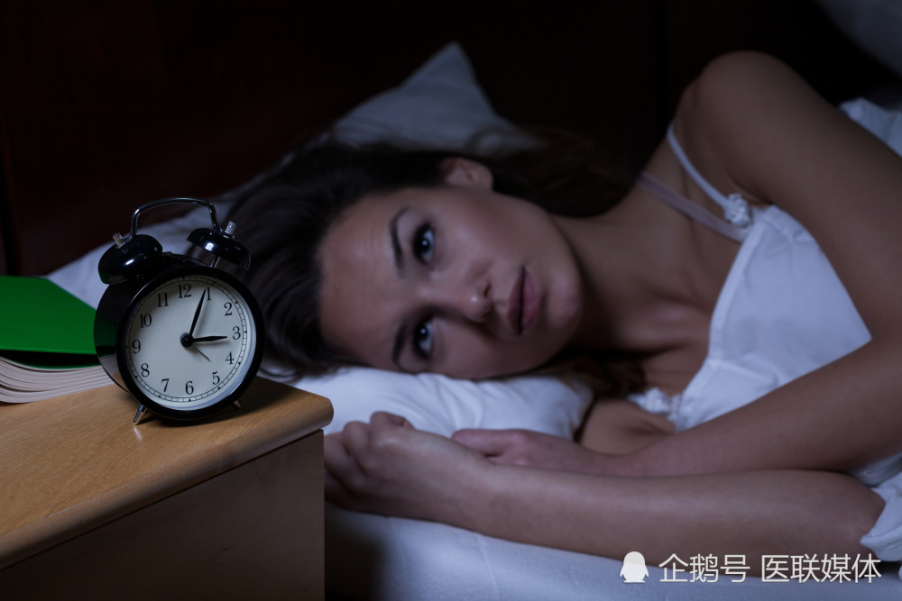 那么,经常半夜三四点就醒过来是怎么一回事呢? 1,更年期失眠