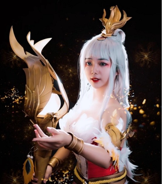 胖女孩cos王昭君,"美瞳眼"惹人爱,网友:微胖才是极品美女