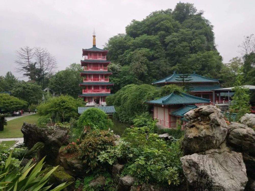 桂林虞山公园在桂林市算是一个小公园,面积不算大,但感觉历史文化