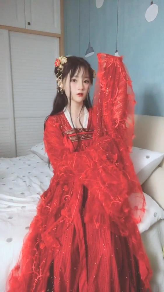 lolita大佬化身,红衣汉服小姐姐,丝薄仙气!