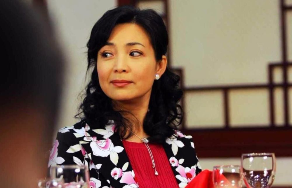 "皇后专业户"戴春荣,隐瞒了36年的老公,原来是我们熟悉的他