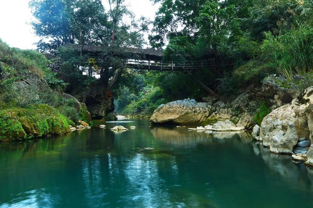 广南县,旅游景区,大峡谷,时分,高铁,昆明南站,背包客,邮轮,合影,朴