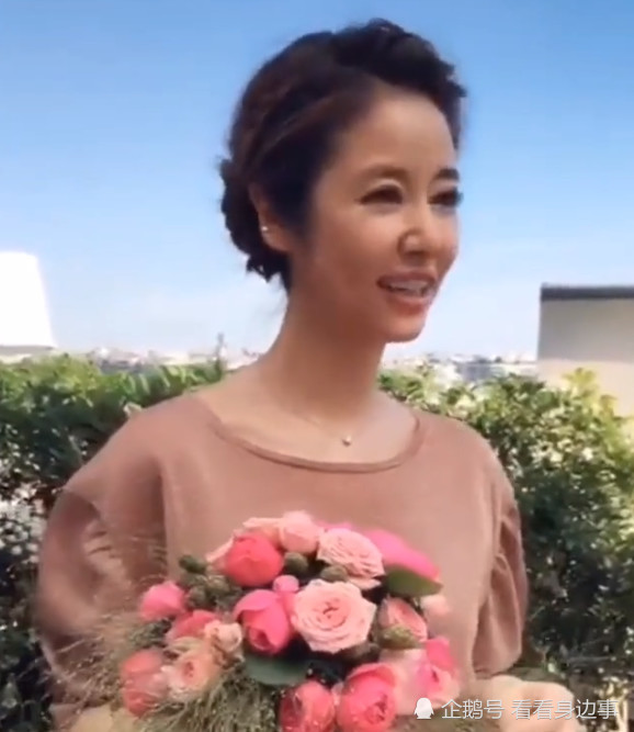 43岁林心如近照曝光,本以为是女神,镜头拉近后网友傻眼了!