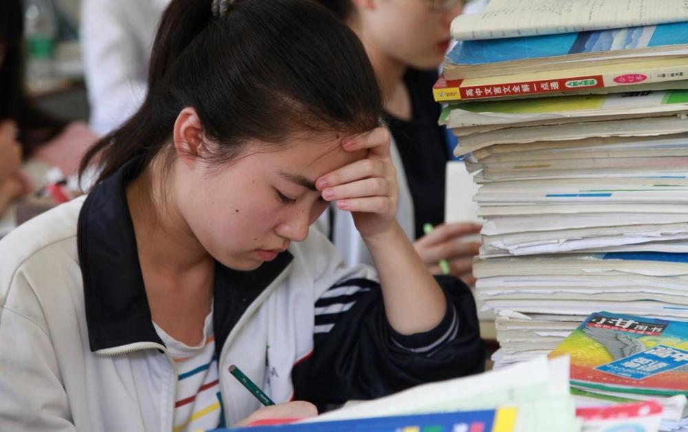 白领996哭诉辛苦,高三考生表示:696的我们说什么了吗?