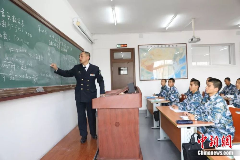 08:00上课.海军大连舰艇学院供图