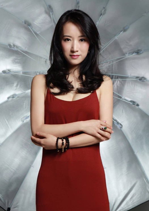 李念愈发迷人了,一袭印花古装美艳动人,怪不得能再次走红