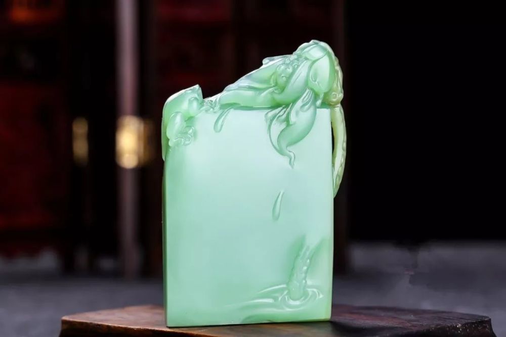为什么玉雕师喜欢雕刻"荷花"题材?