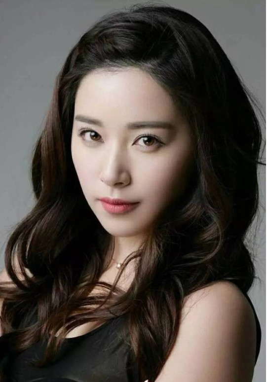 阚庆子在电视剧《璀璨人生》中饰演的腹黑女王叶林而让她的人气和知名