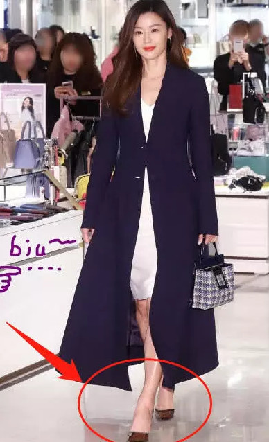 全智贤太会穿?鞋子竟然比丝袜还要薄,网友:确