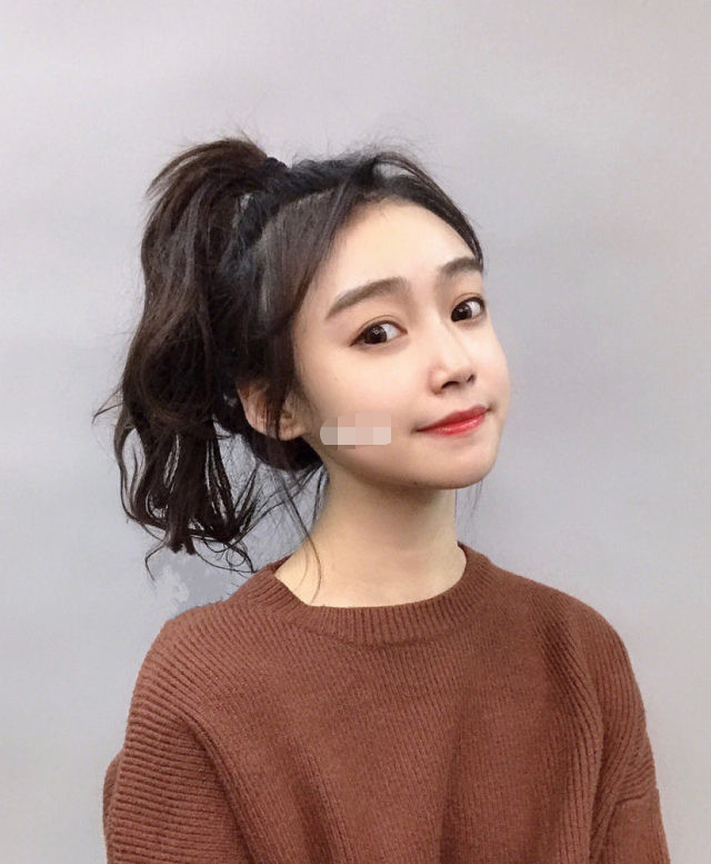 穿短袖不要披头散发,太难看!试试这"4款发型",甜美又洋气!