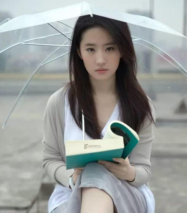 刘亦菲又秀仙女气质了!看到最后一张照片,网友:邻家小妹!