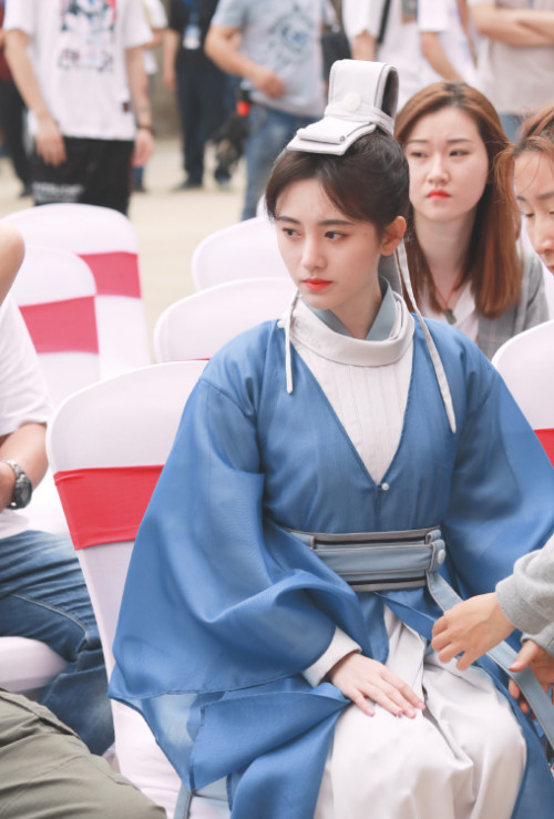 不是鞠婧祎太矮,而是合作的男主演太高,没一个低于185