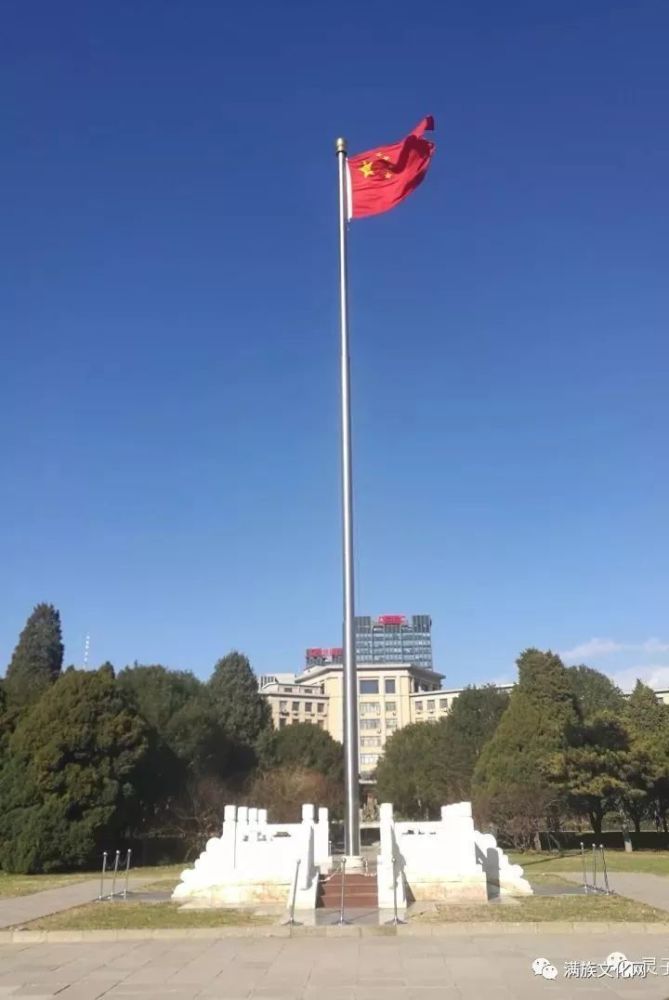 是西部所有部队大院离城最近的一个,空军大院往西有海军大院,总后大院