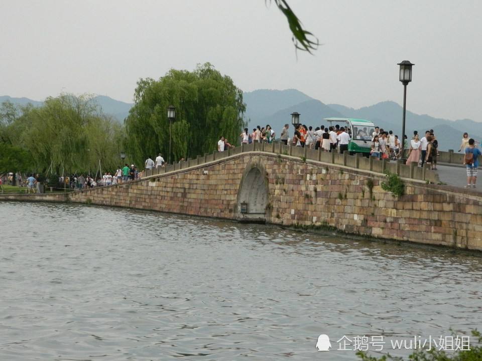 杭州西湖美景,断桥,三潭映月.做一次价值一万块的大龙船