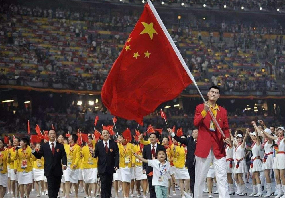 北京奥运会和姚明一起举旗的小英雄林浩,现在处境让人