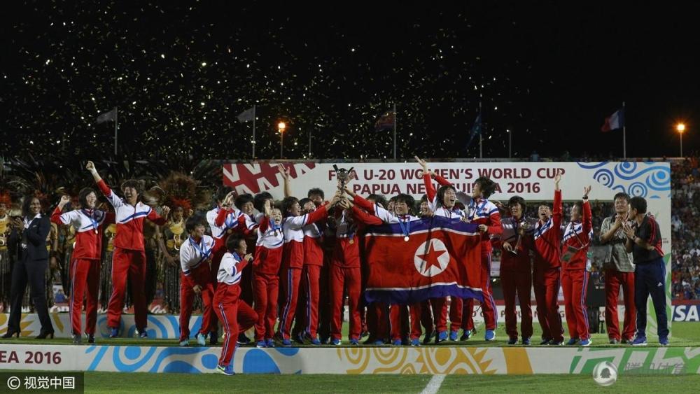 朝鲜青年女足世界杯夺冠 抱奖杯泪奔_腾讯网触