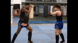 搏击比赛中的现代技法与传统武术的完美结合!