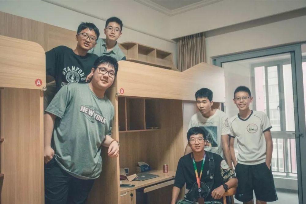 上海华二紫竹莱蒙尼亚学院 从"零"开始——首届"零零国际诗歌奖"颁奖