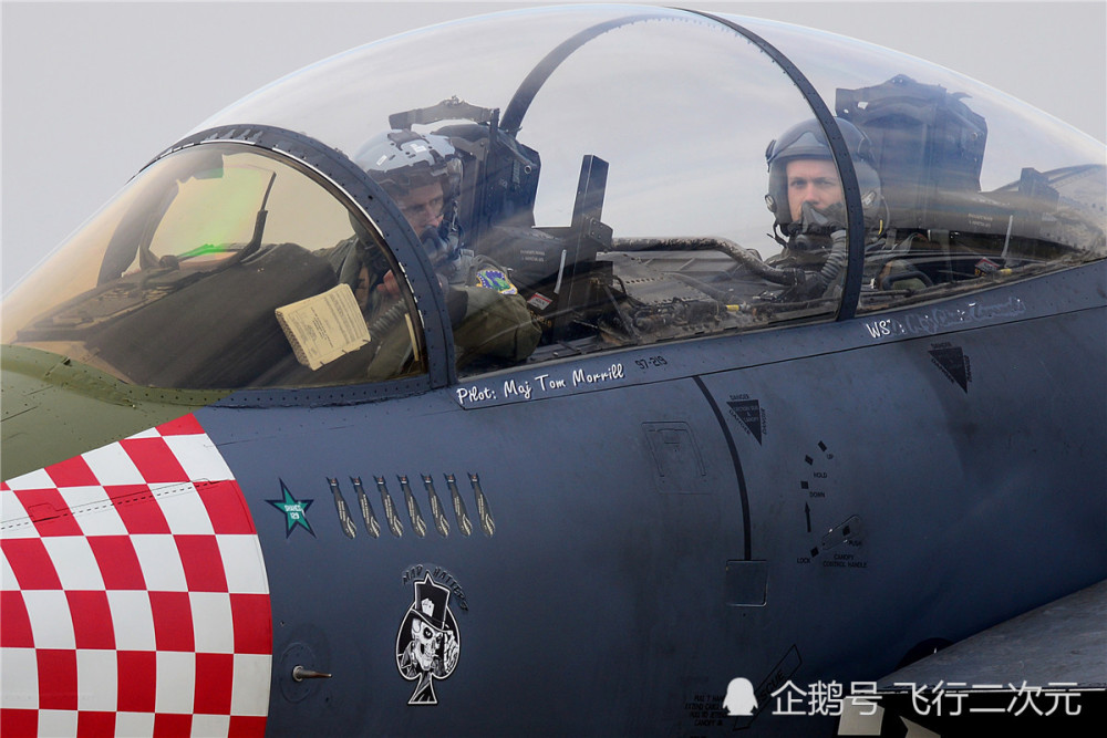 在英国皇家空军基地训练的f-15e,尽显英雄本色