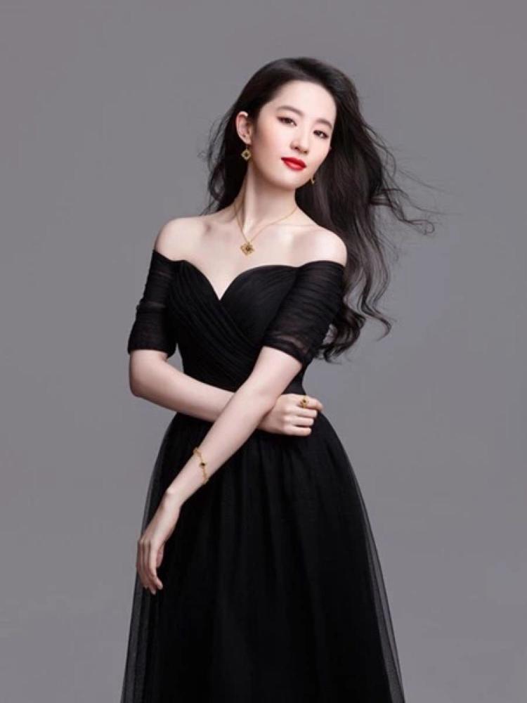 古装被称为"小刘亦菲",看其仅存的现代装后,又一次被惊艳了!