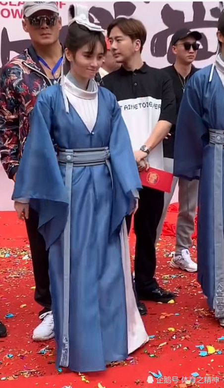 有一种"意外"叫鞠婧祎穿汉服,看到她配的鞋子后,这谁能顶住?