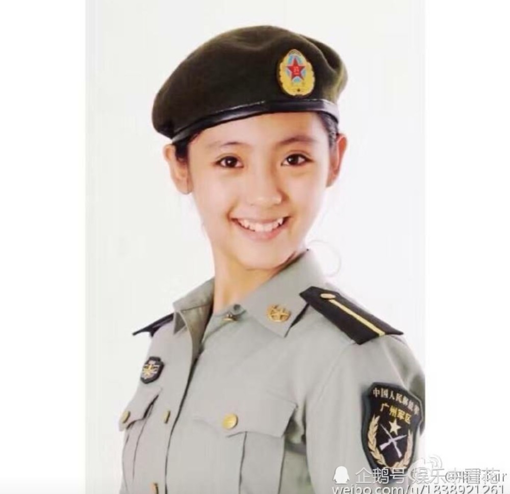 邢菲16岁当兵照片流出,在校还曾荣获三等功,女神真的好优秀