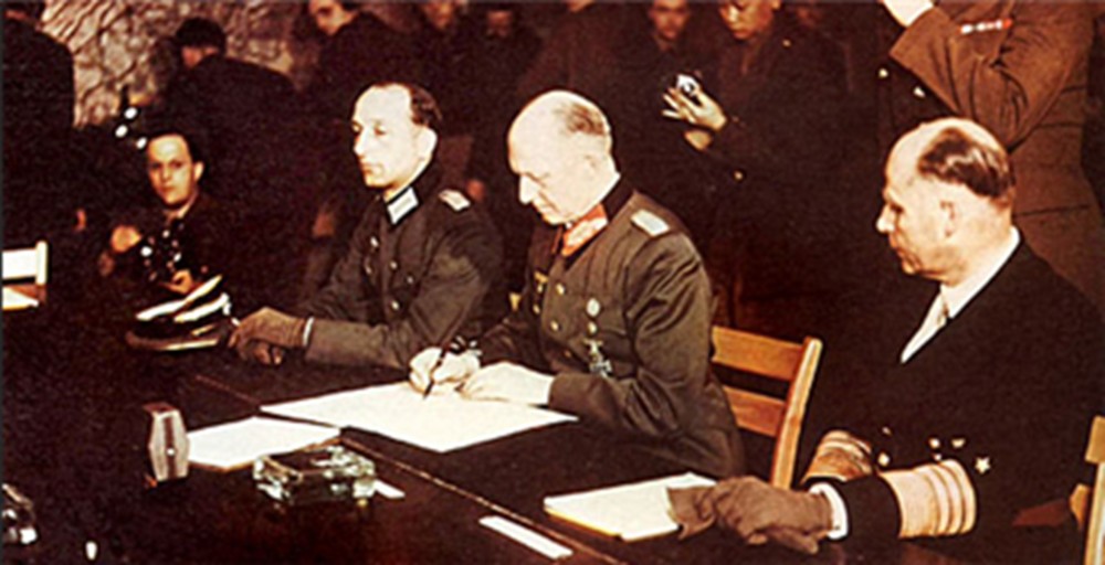 二战德国战败,在投降书上签字德国元帅态度傲慢,朱可夫这样应对