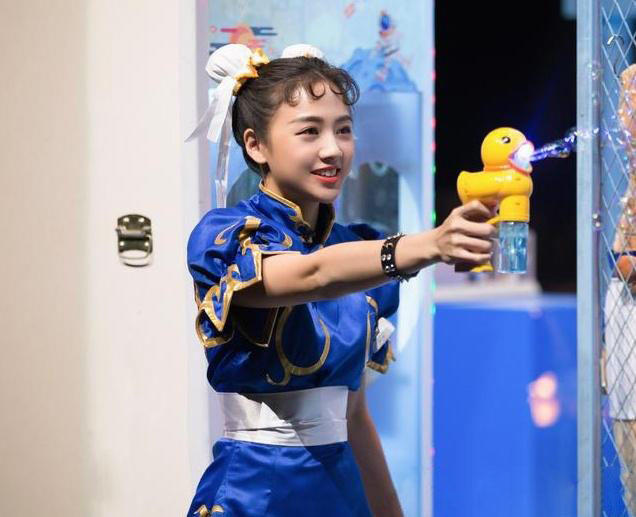 cosplay玩家综艺节目,cosplay王者女角色西施 在综艺中也有很多女明星扮演过春丽的角色,比如在《明星大侦探》中