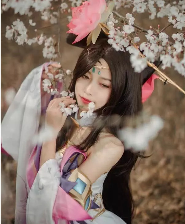 00后cos貂蝉,150身段娇小可人,抬头瞬间简直是貂蝉在世