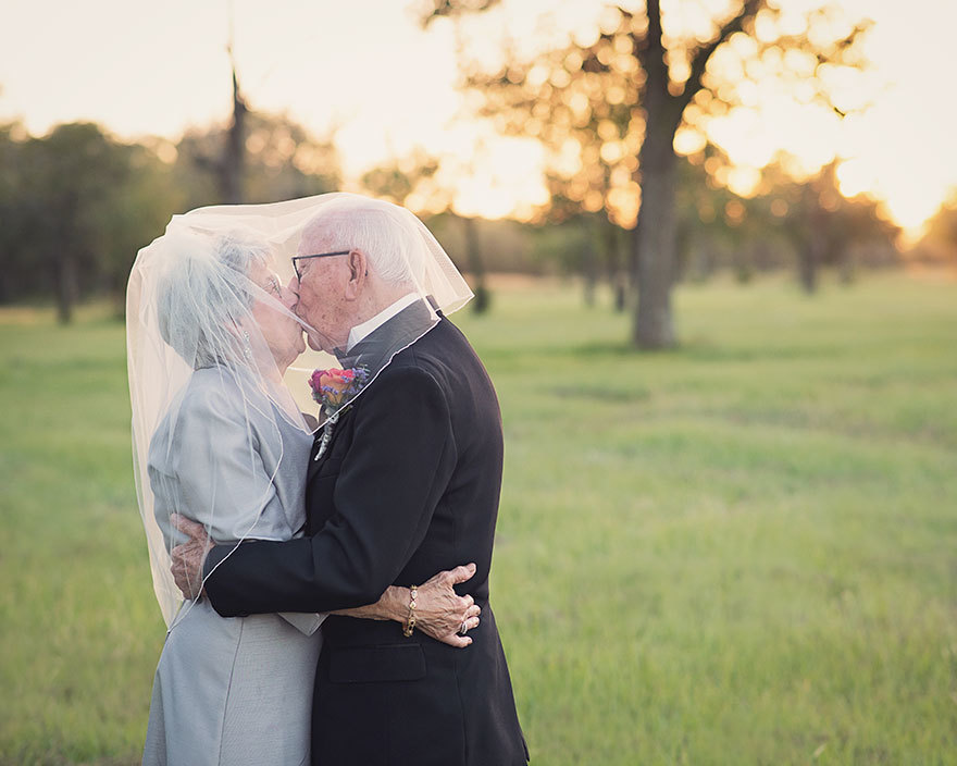 老夫妻70年后如愿拍绝美婚纱照
