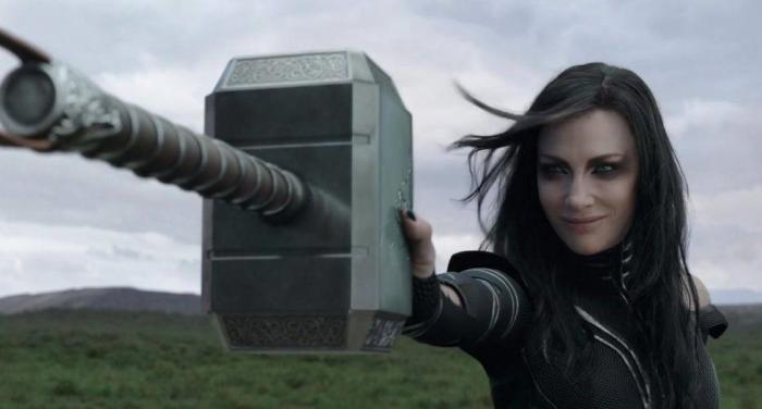 《复联4》美队拿起雷神的锤子战斗很是拉风,不