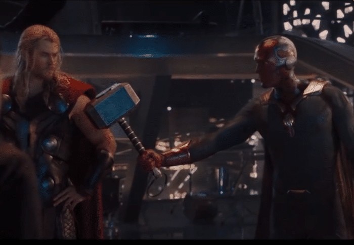 《复联4》美队拿起雷神的锤子战斗很是拉风,不